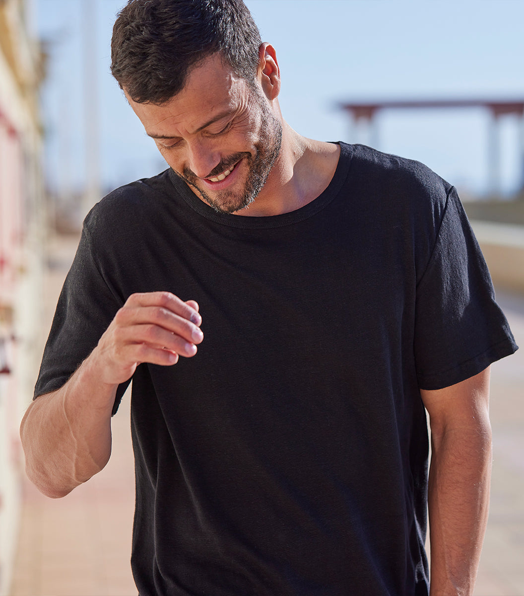 T-shirt Homme en Lin Noir - L'intemporel - Image 2